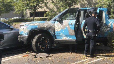 Rivian R1T Crashes Into Two Other Cars