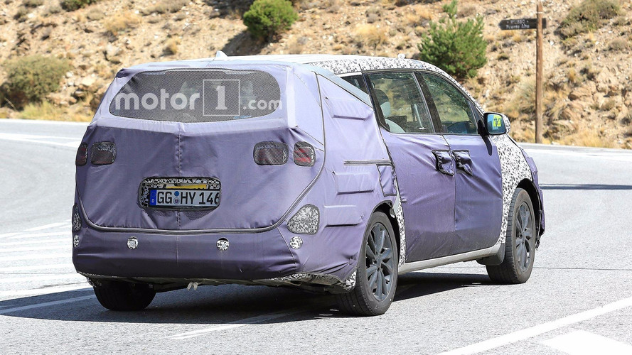 Kia Sedona Refresh Spy Shots