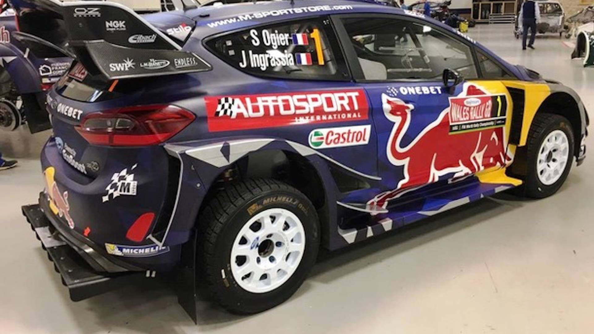 Ogier y Tanak, con una decoración de Autosport para el Rally de Gales