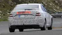 Skoda Superb facelift spy photo