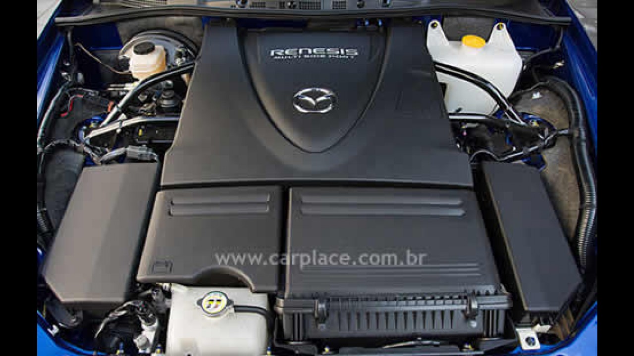Mazda apresenta o modelo 2009 do seu carro esportivo RX-8 com novidades