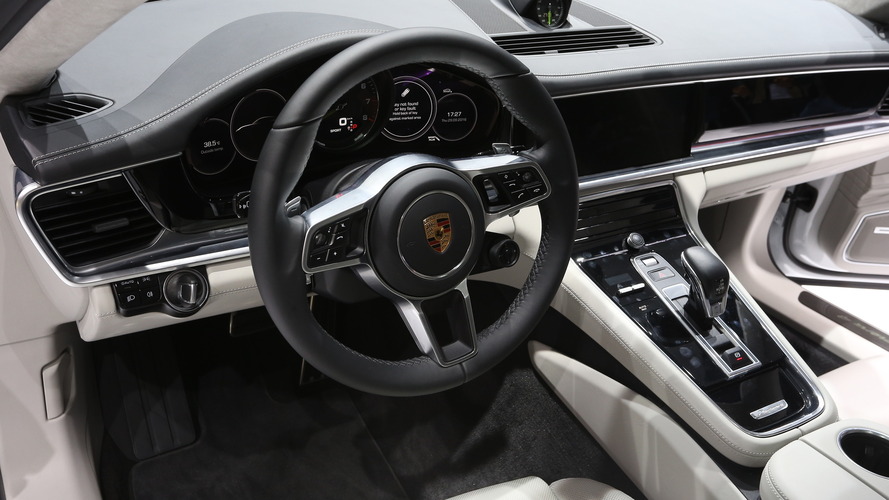 2017 Porsche Panamera 4 e-hybrid Paris Motor Show