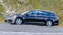 VW Golf R facelift spy photo