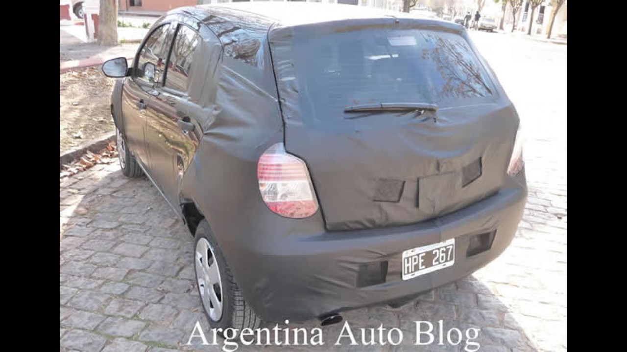 Novo flagra do Chevrolet Agile na Argentina revela o interior - Veja fotos