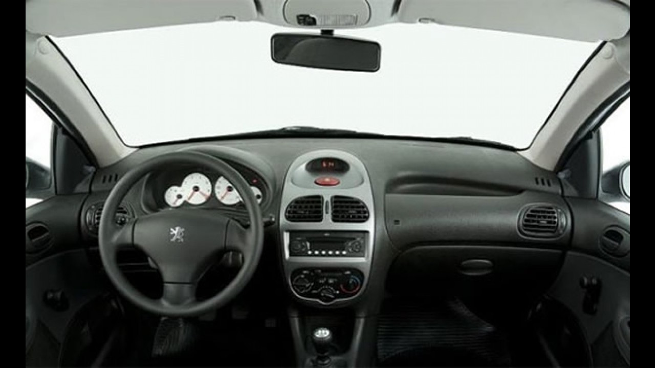 Peugeot 206 2010 sai por R$ 25.700 - Hatch 1.4 perde itens para ficar mais barato
