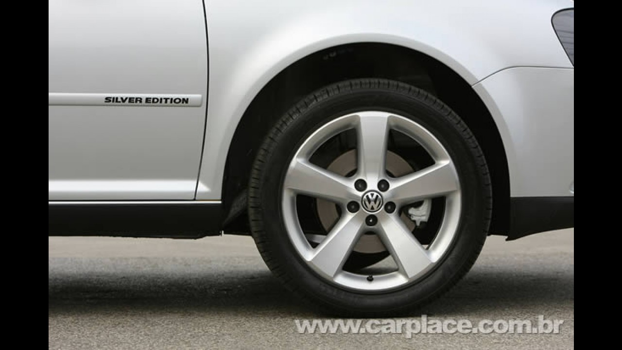 Volkswagen lança série especial Golf Silver Edition no Brasil - Versão tem teto em preto