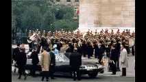Georges Pompidou war der Nachfolger de Gaulles als Staatspräsident. Hier ist er 1972 an der Seite der Queen im offenen Citroën SM zu sehen.