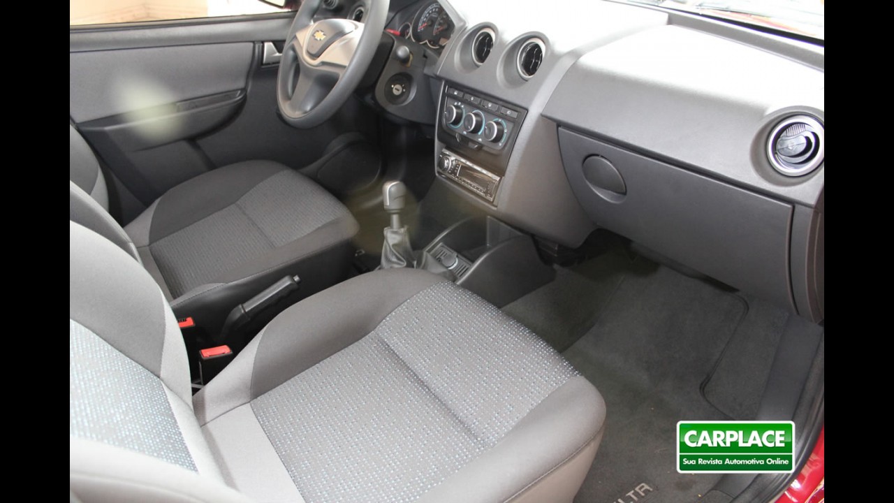 Garagem CARPLACE: Detalhes do acabamento do Chevrolet Celta LT - Fotos em HD