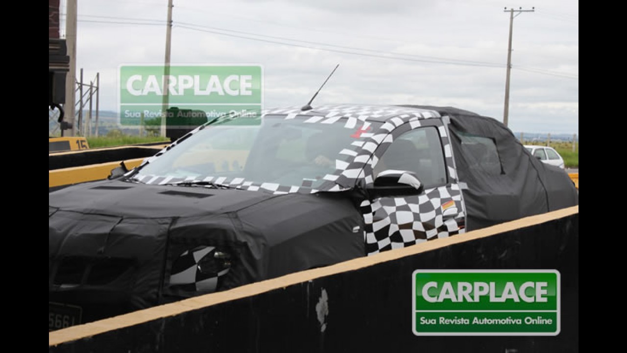 Flagramos o Novo Chevrolet Cobalt camuflado em SP - Fotos de todos os ângulos