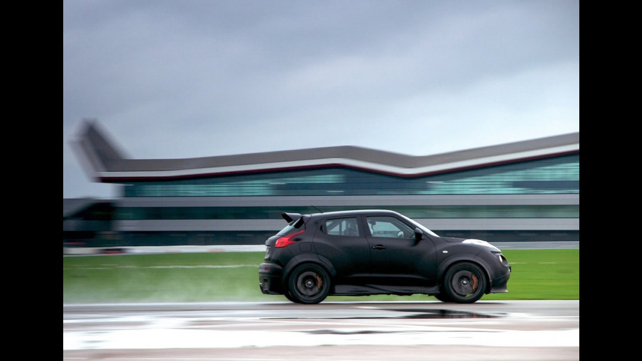 Nissan divulga mais fotos do Juke-R Concept 2011