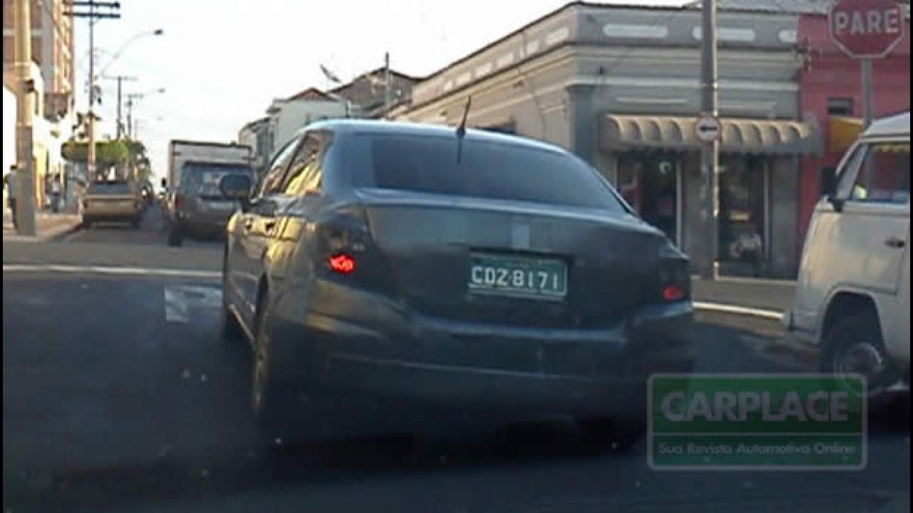 Novo Civic 2013 é flagrado no interior de São Paulo - Modelo chega em fevereiro de 2012