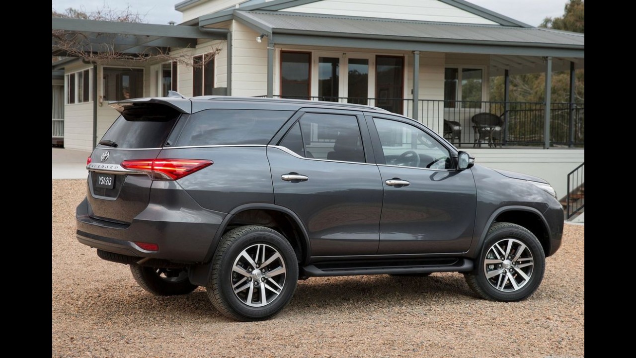 Aguardado no Brasil em 2016, novo Toyota SW4 é lançado na Argentina