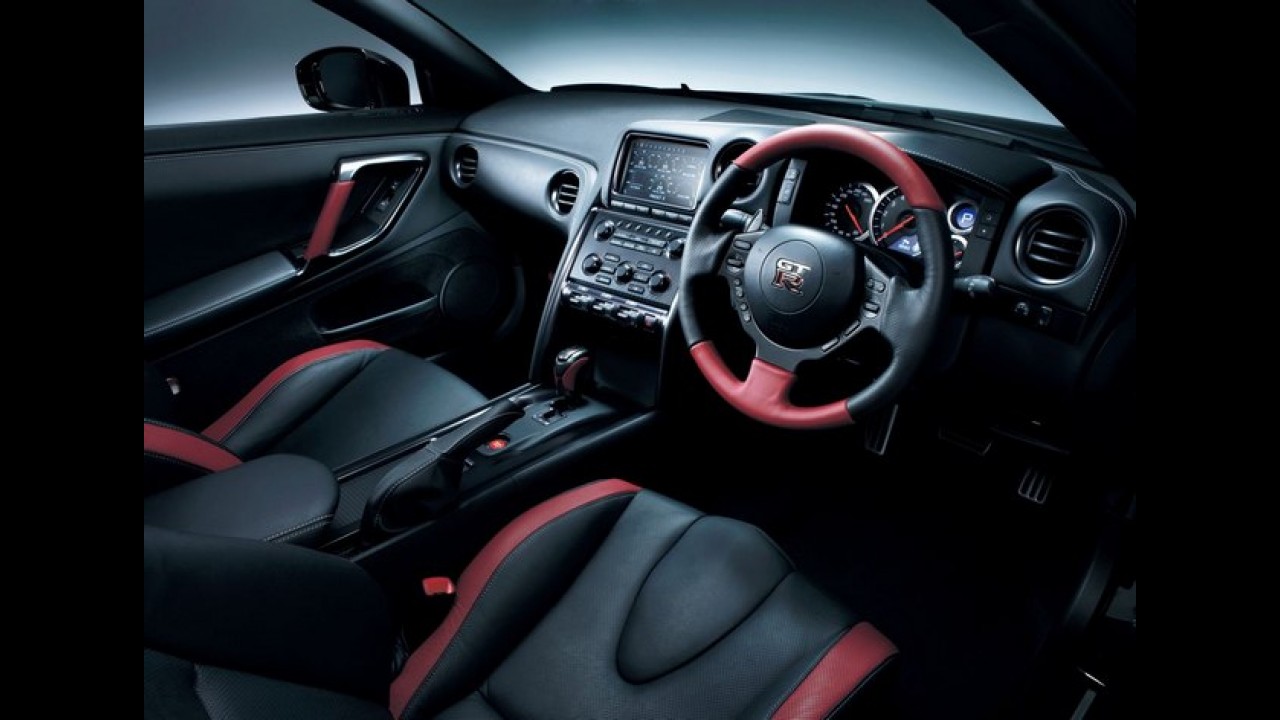 Nissan GT-R ganha atualizações para a linha 2013