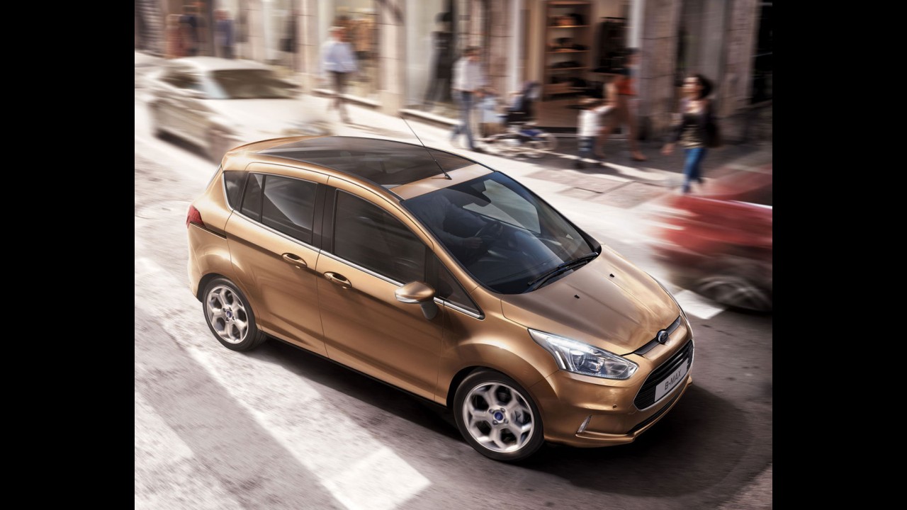 Ford B-Max aparece agora com as portas abertas