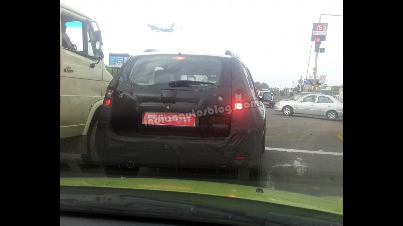 Flagra: Nissan Terrano é pego em teste na Índia