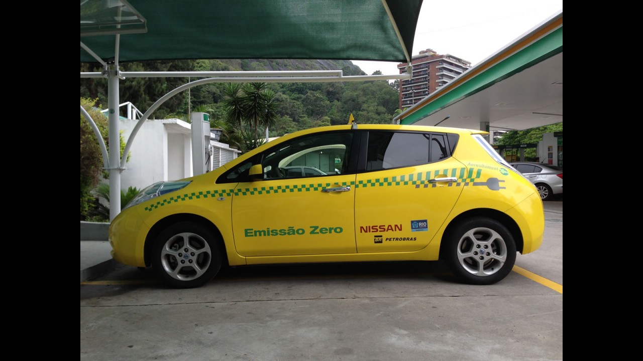 Nissan Leaf na praça: a divertida rotina de dirigir um táxi elétrico no Brasil
