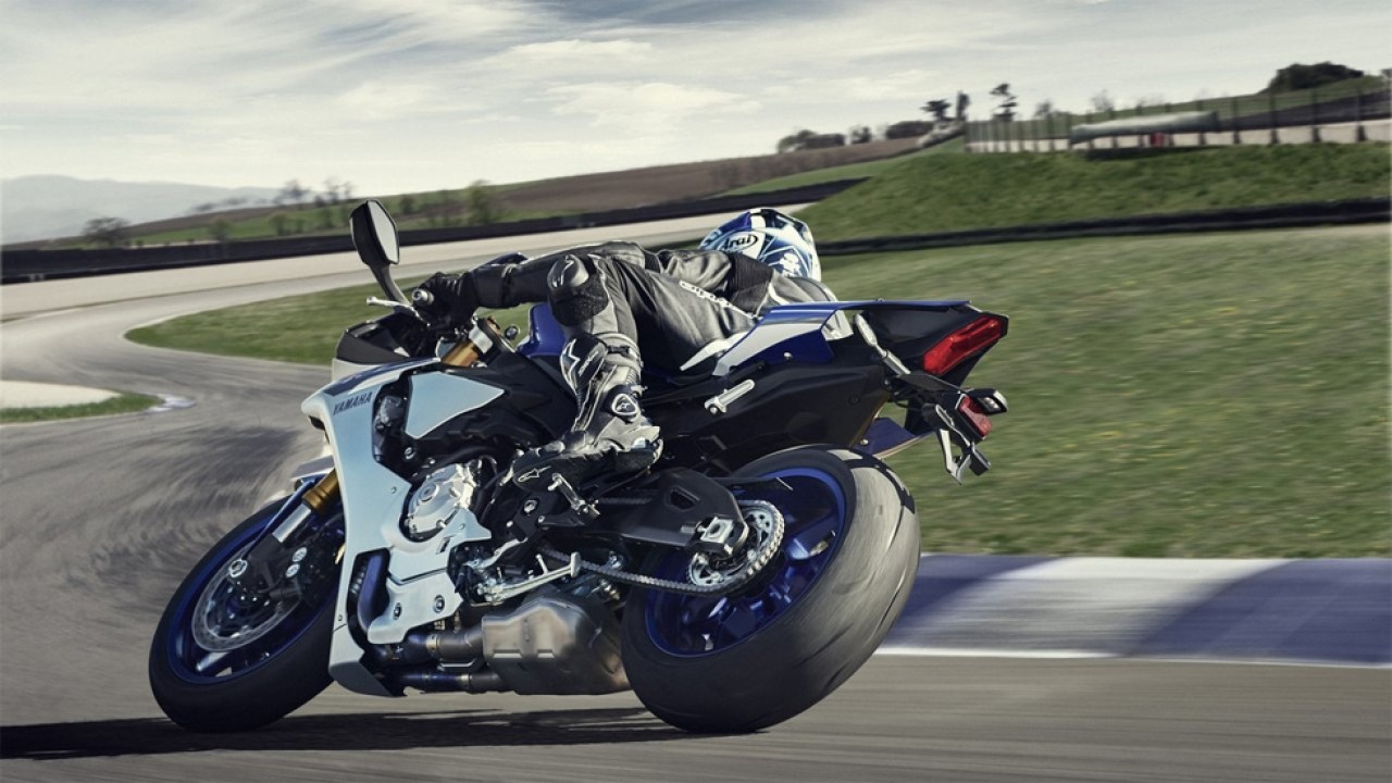 Salão de Milão: Yamaha revela YZF-R1 2015