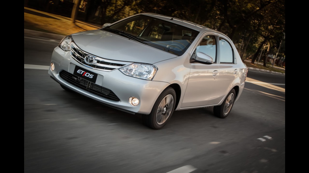 Toyota lança Etios 2015 com novidades de acabamento e equipamentos - veja preços