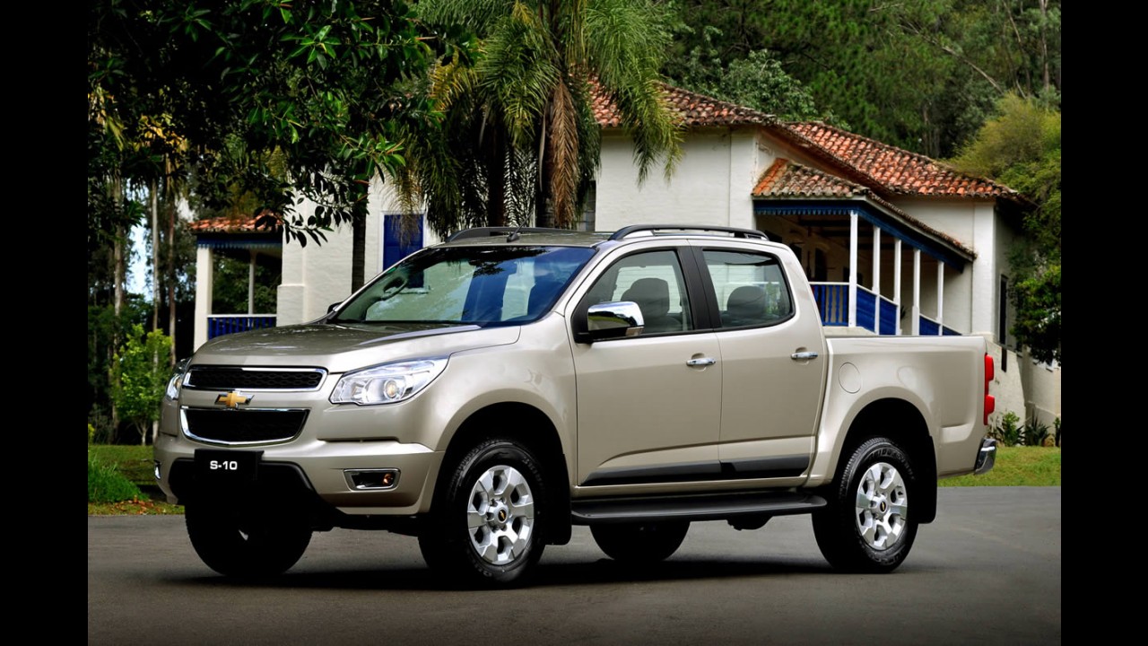 Análise CARPLACE (picapes médias): Hilux encosta na líder S10; Amarok despenca