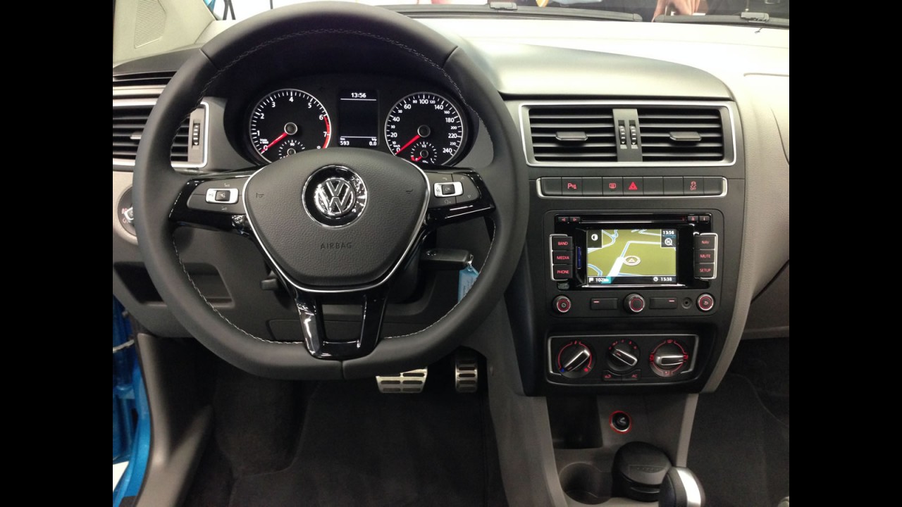 Volkswagen lança novo Fox 2015 e Saveiro cabine dupla - veja preços