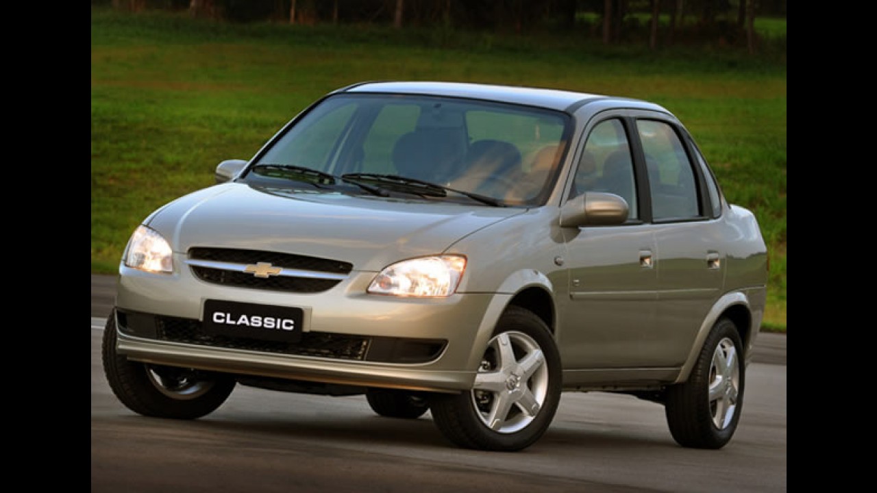Novo Chevrolet Classic chega em 2010 - Versão atualizada é flagrada na Argentina - Veja fotos