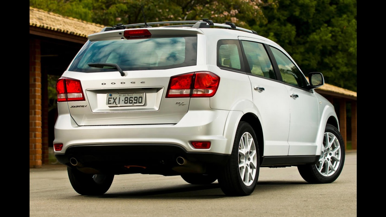 Dodge Journey 2012/2012 ganha nova tela com GPS integrado e sistema de entretenimento