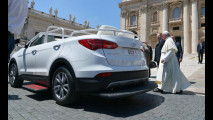 Hyundai Santa Fe, la Papamobile di Francesco