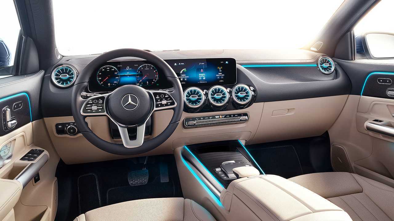Mercedes GLA, nuova e vecchia a confronto