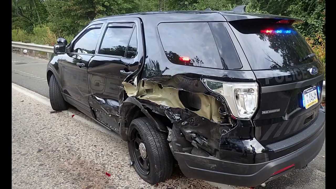 Why Autopilot Doesn't Avoid Crashes With Service Vehicles? Learn With This Video