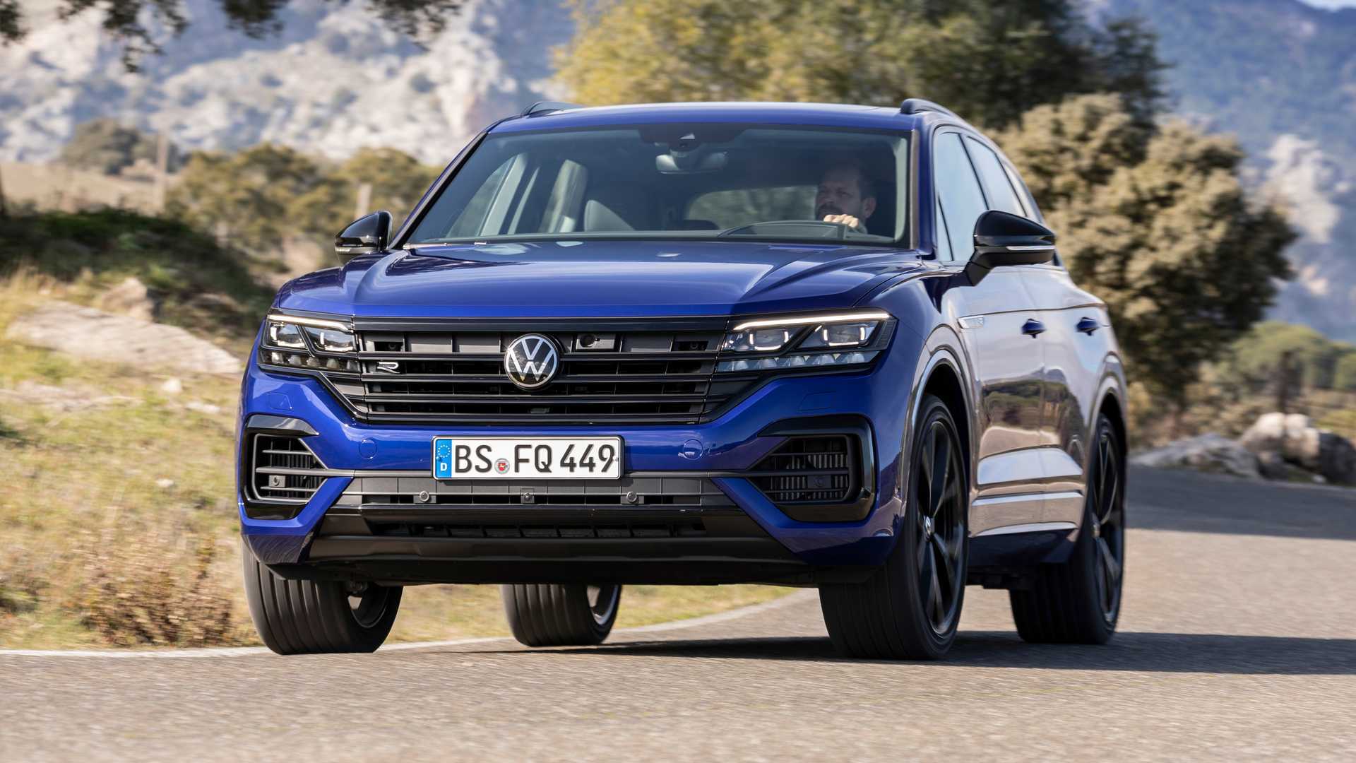 VW Touareg R Plug-In Hybrid Hot SUV Revealed With 456 Horsepower