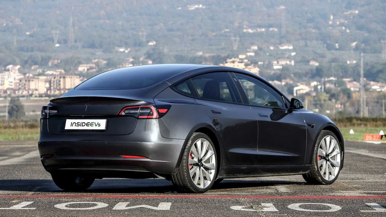 Tesla Model 3 Performance VS Zero Motorcycles SR/F
