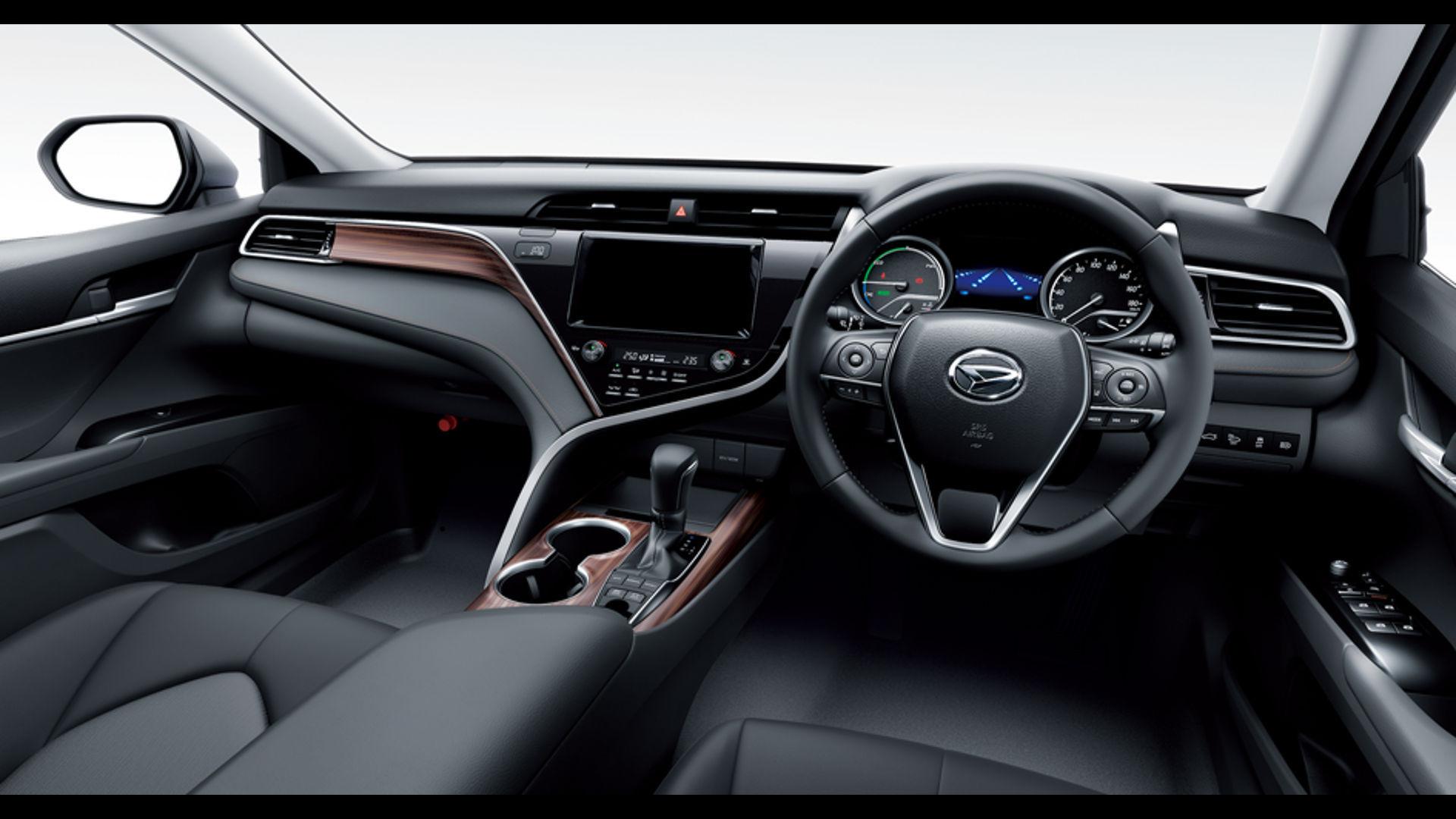 Toyota Camry Rebadged As Daihatsu Altis, Again