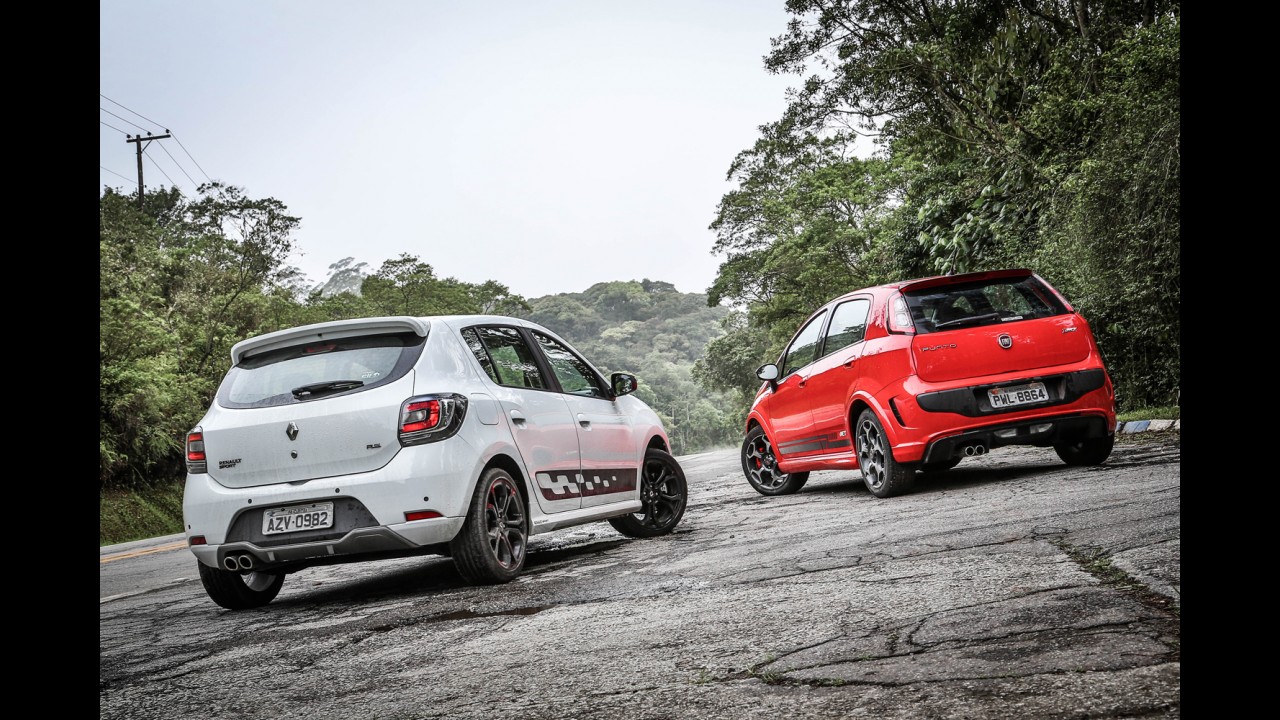 Teste CARPLACE: Sandero RS e Punto T-Jet fazem o pega do momento!