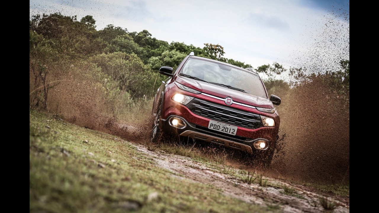 A dúvida do ano! Fiat Toro encara Jeep Renegade - veja teste completo