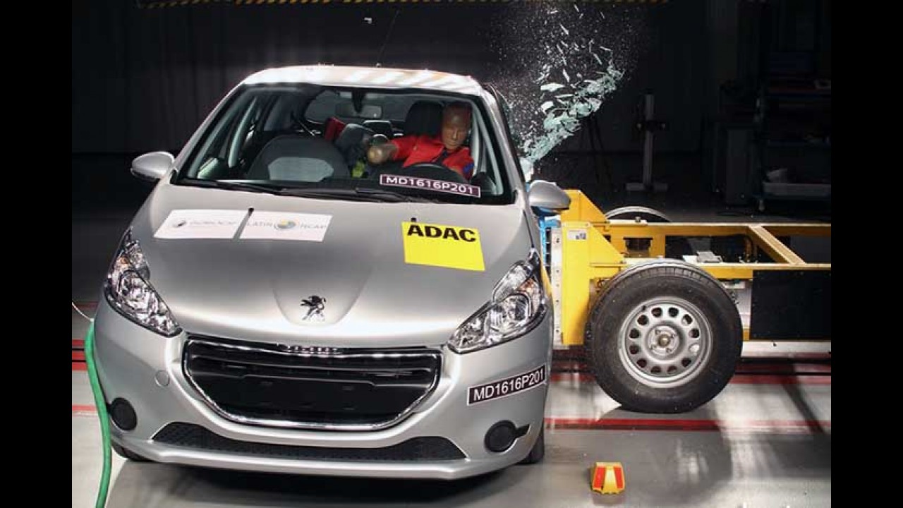 Fiat Palio tem melhor proteção lateral que o Peugeot 208, mostra LatinNCAP