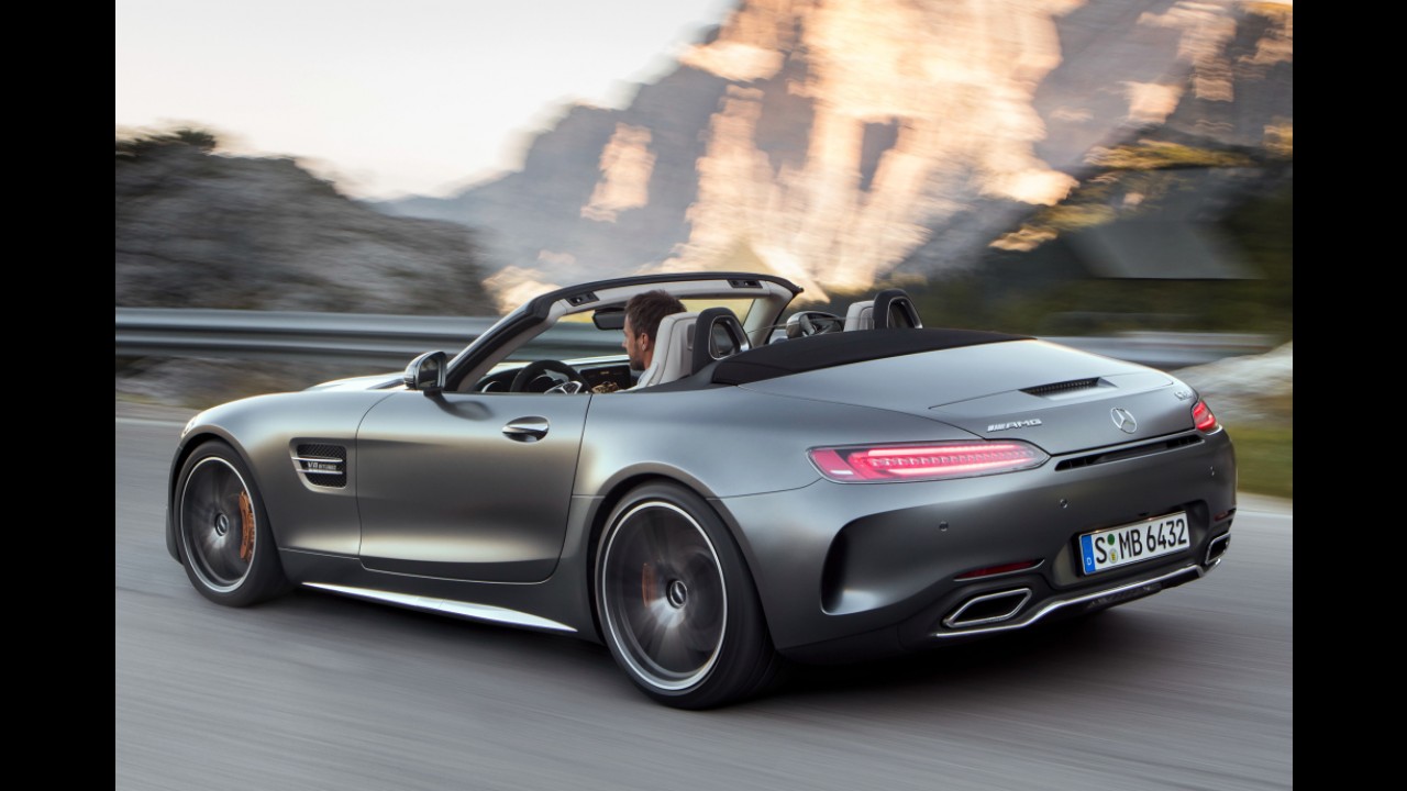 Mercedes-AMG GT Roadster aparece em primeiras fotos antes do Salão de Paris
