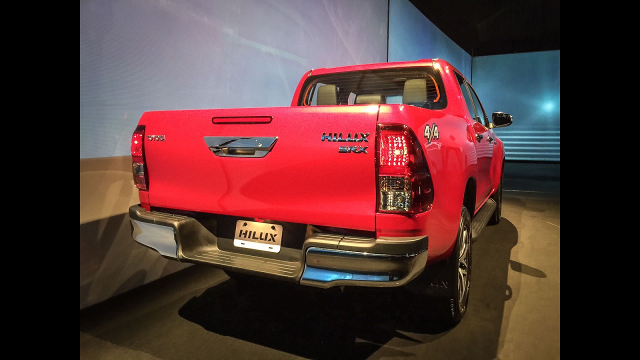 Volta rápida: Nova Hilux 2016 muda de corpo sem perder a alma