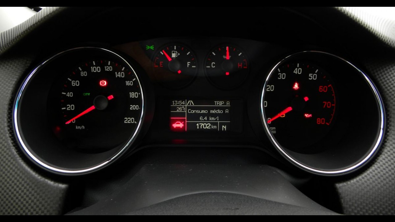 Teste CARPLACE: Bravo Essence coloca "pé no chão", mas empaca no Dualogic