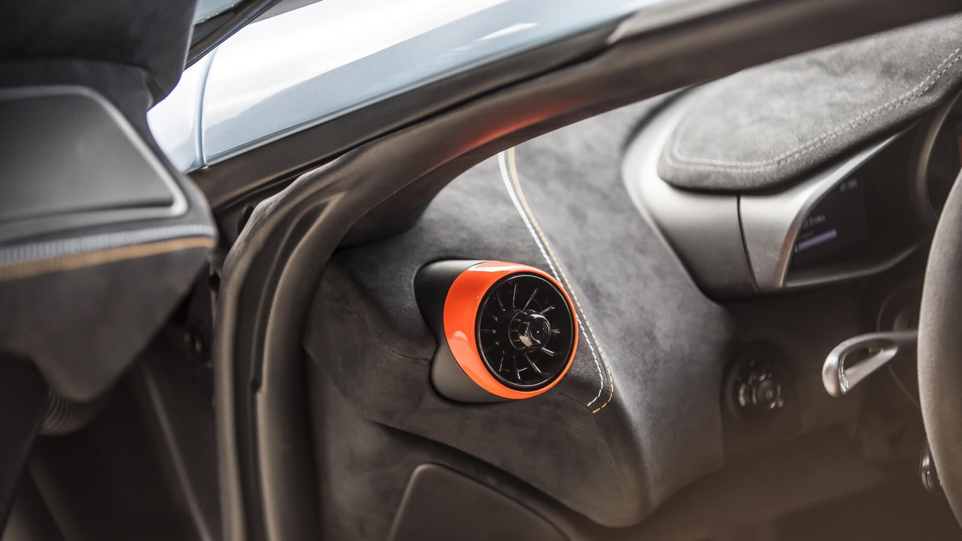 Mclaren 675lt Gets The Gulf Treatment Honors F1 Gtr Longtail