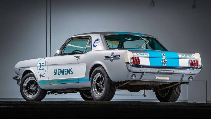 Ford Mustang 1965 guida autonoma