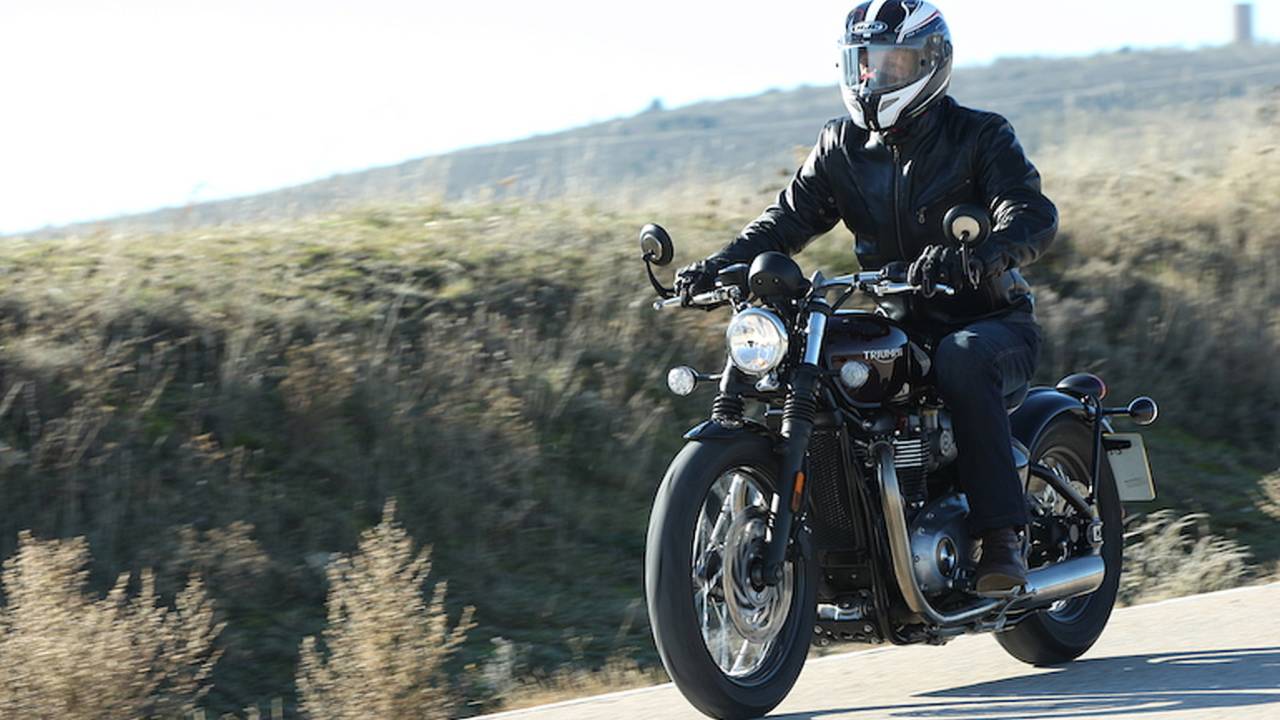 2017 Triumph Bonneville Bobber – First Ride