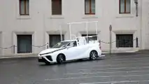 Papst Franziskus erhält einen Toyota Mirai als Papamobil
