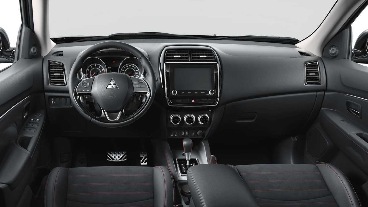 Интерьер Mitsubishi ASX Black Edition для России