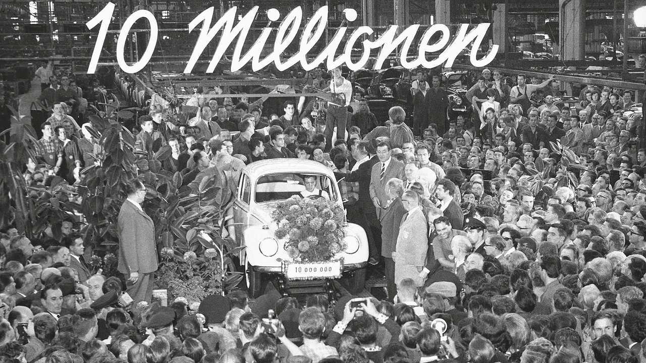 Volkswagen Maggiolino, 81 anni di storia per immagini
