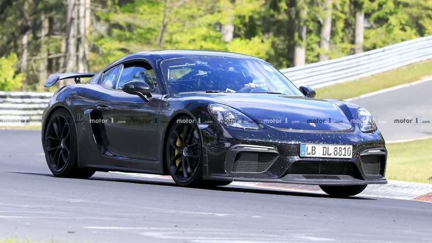 2019 Porsche 718 Cayman GT4 kamuflajsız olarak görüntülenmiş