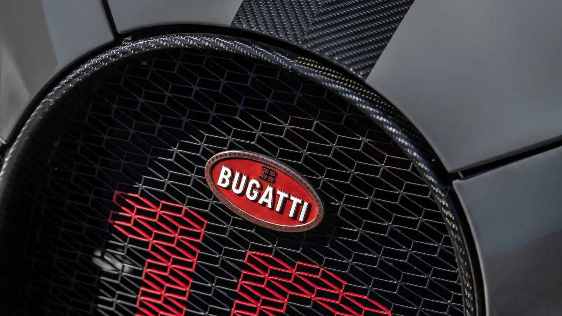 2021-bugatti-chiron-pur-sport-badge.jpg