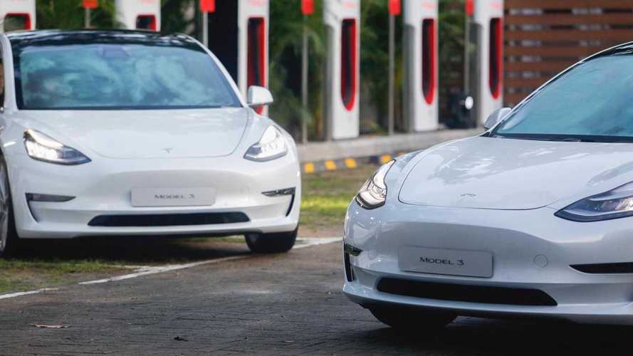 Hong Kong First Tesla Model 3 Delivery & Largest Supercharger In Asia