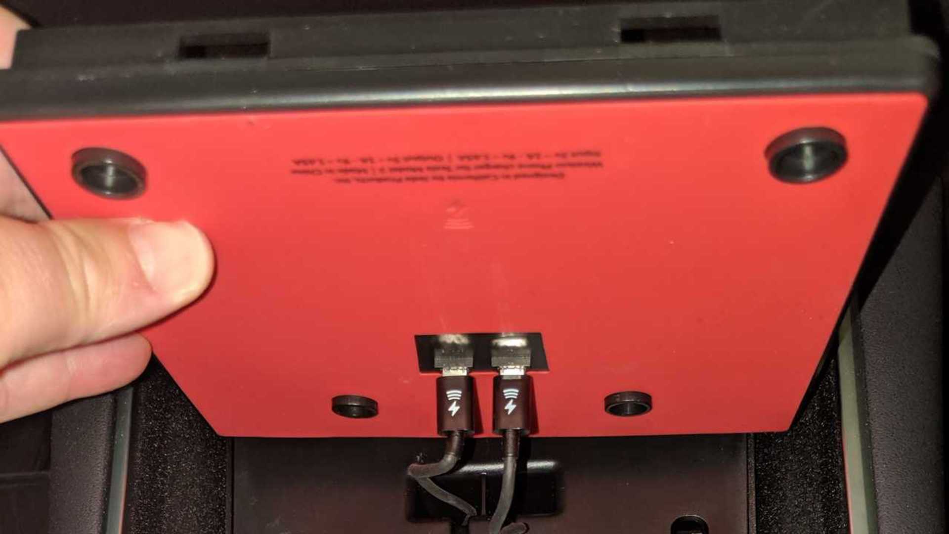 Product Review Jeda Wireless Pad and USB Hub For Tesla Model 3