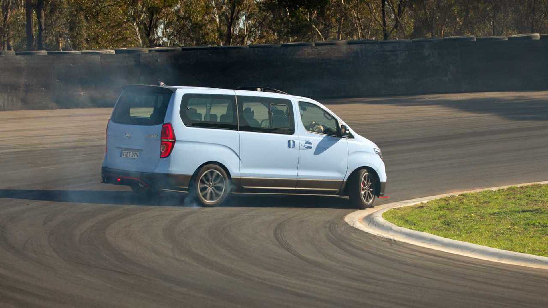 [Actualité] Groupe Hyundai  - Page 5 Hyundai-imax-n-drift-bus