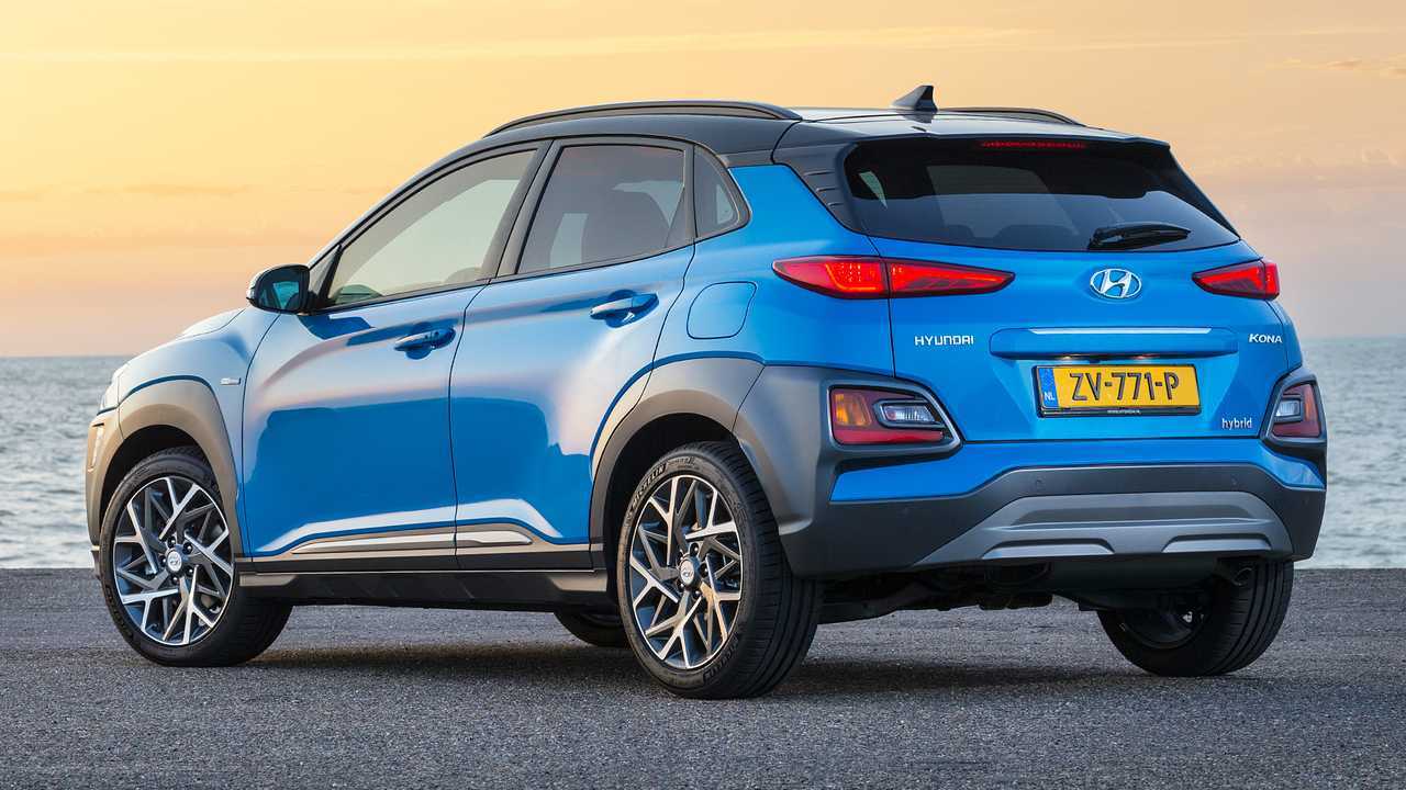 Toyota C-HR Hybrid restyling vs Hyundai Kona Hybrid